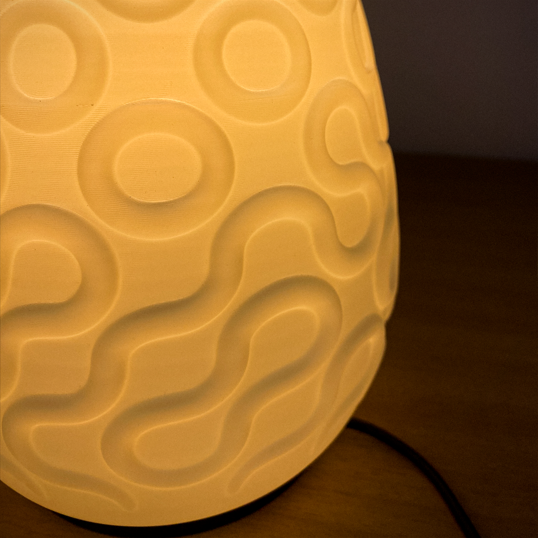 SEAMLESS TABLE LAMP 2 1080